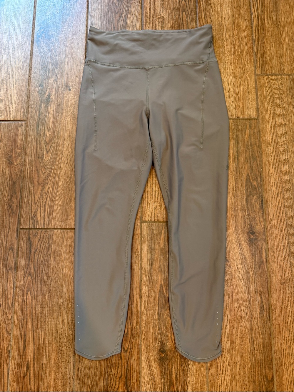 Athleta Pacesetter Women’s 7/8 Leggings Beige Size M